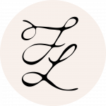 First Love Logo Brandmark in schwarz auf beigem Hintergrund